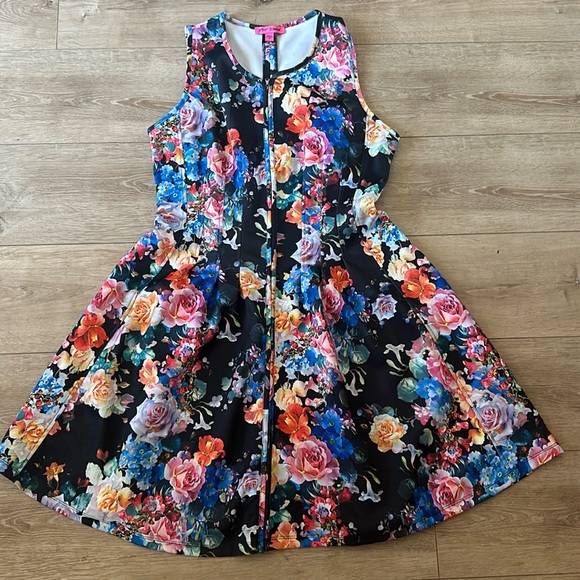 BETSEY JOHNSON - Picture 1 of 2